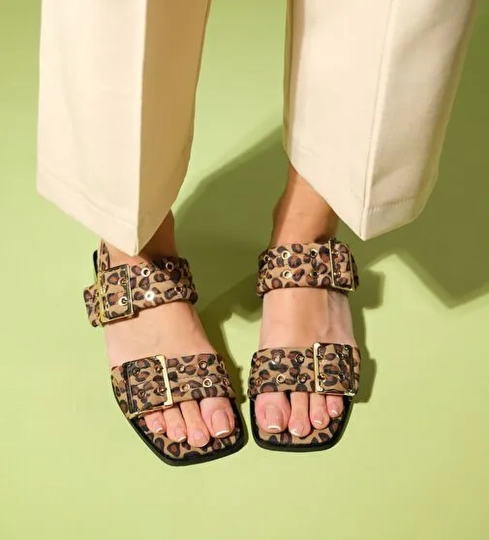 BLOB Siyah-Sarı Desenli Altın Tokalı Kadın Sandalet - Görsel 1