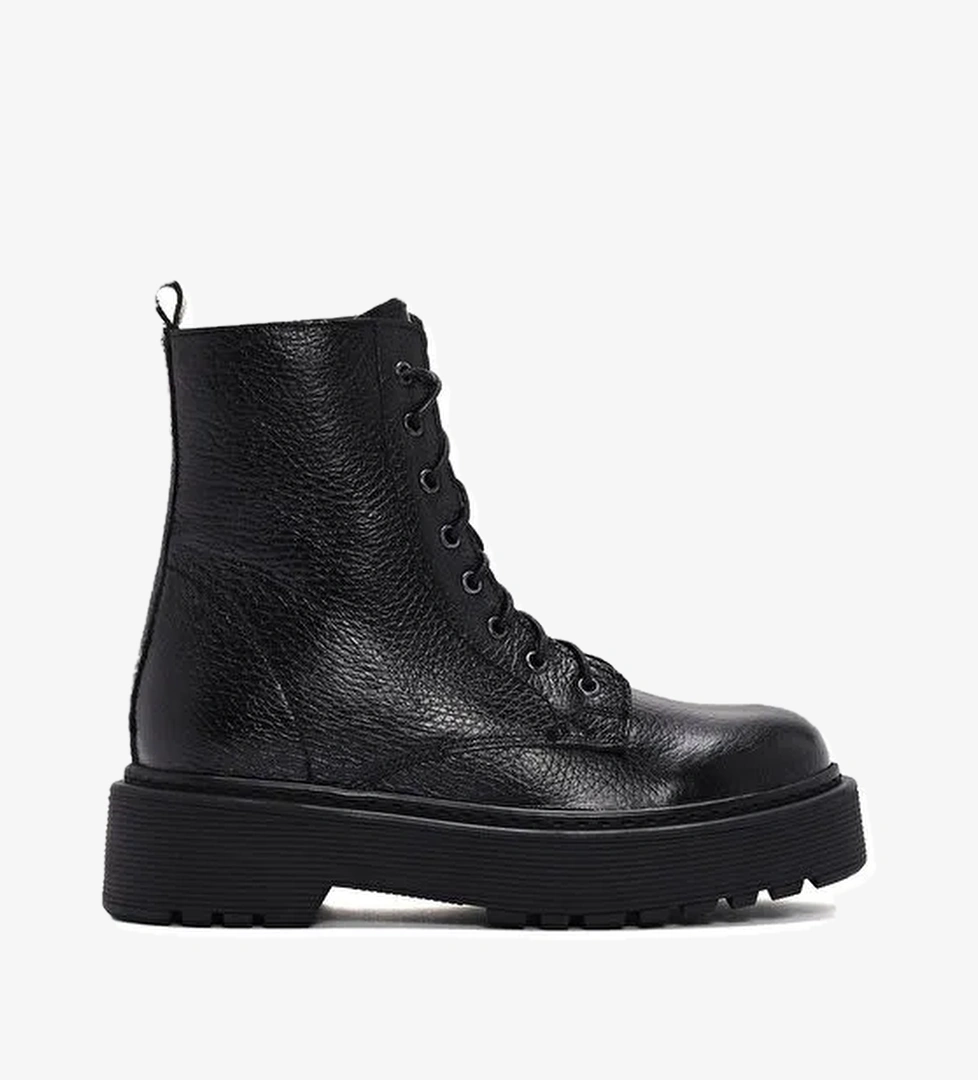 Kadın Siyah Deri Fermuarlı Postal Bot 24WFD1818FT - Görsel 1