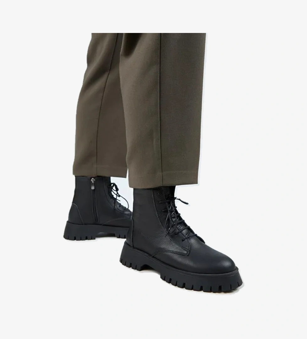 Manijero (Viyan) Kadın Hakiki Deri Bağcıklı İçten Fermuarlı Siyah Bot - Görsel 1