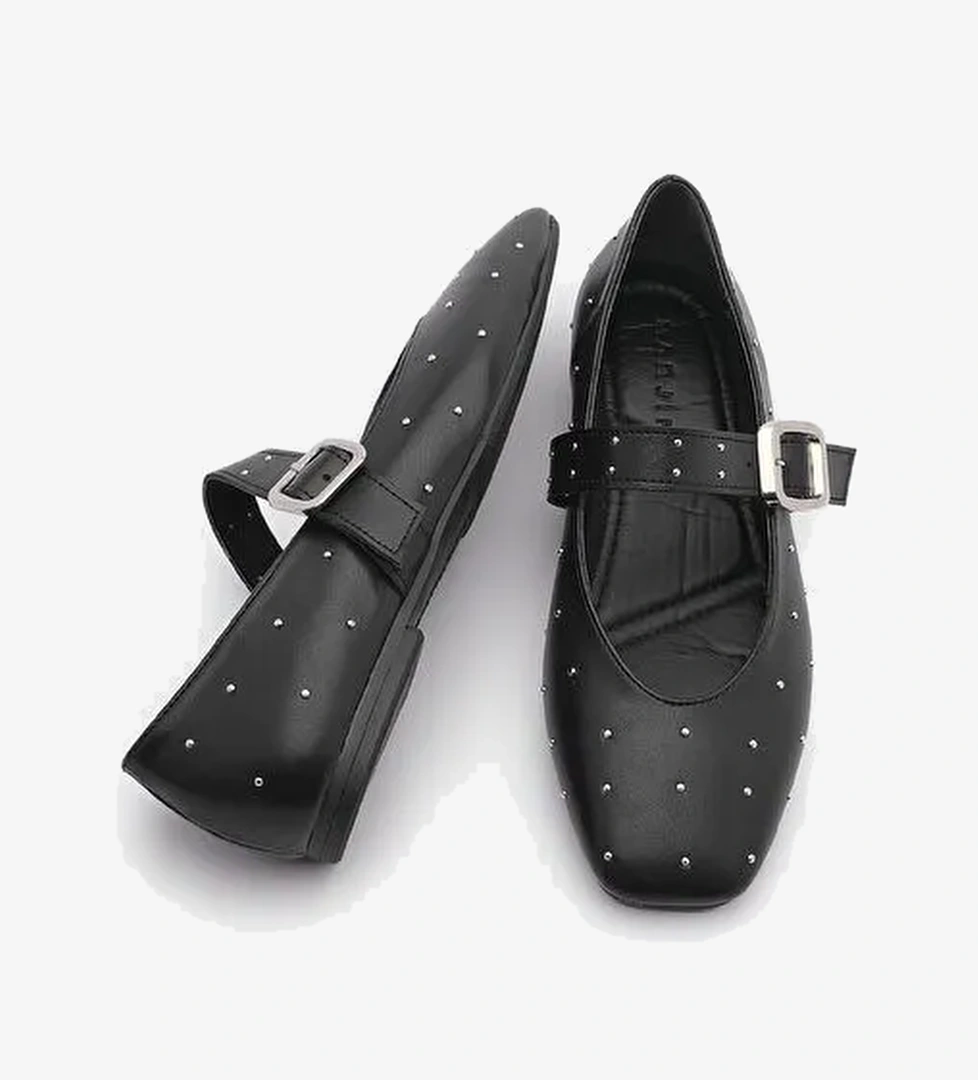 Kadın Küt Burun Tokalı Zımbalı Babet Velona Siyah - Görsel 1