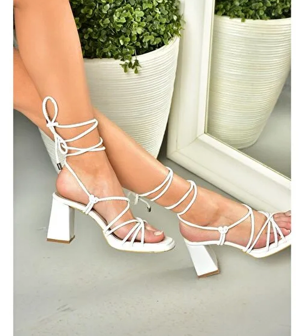 S282470509 Beyaz Kalın Topuklu Bağlamalı Kadın Ayakkabı - Görsel 1