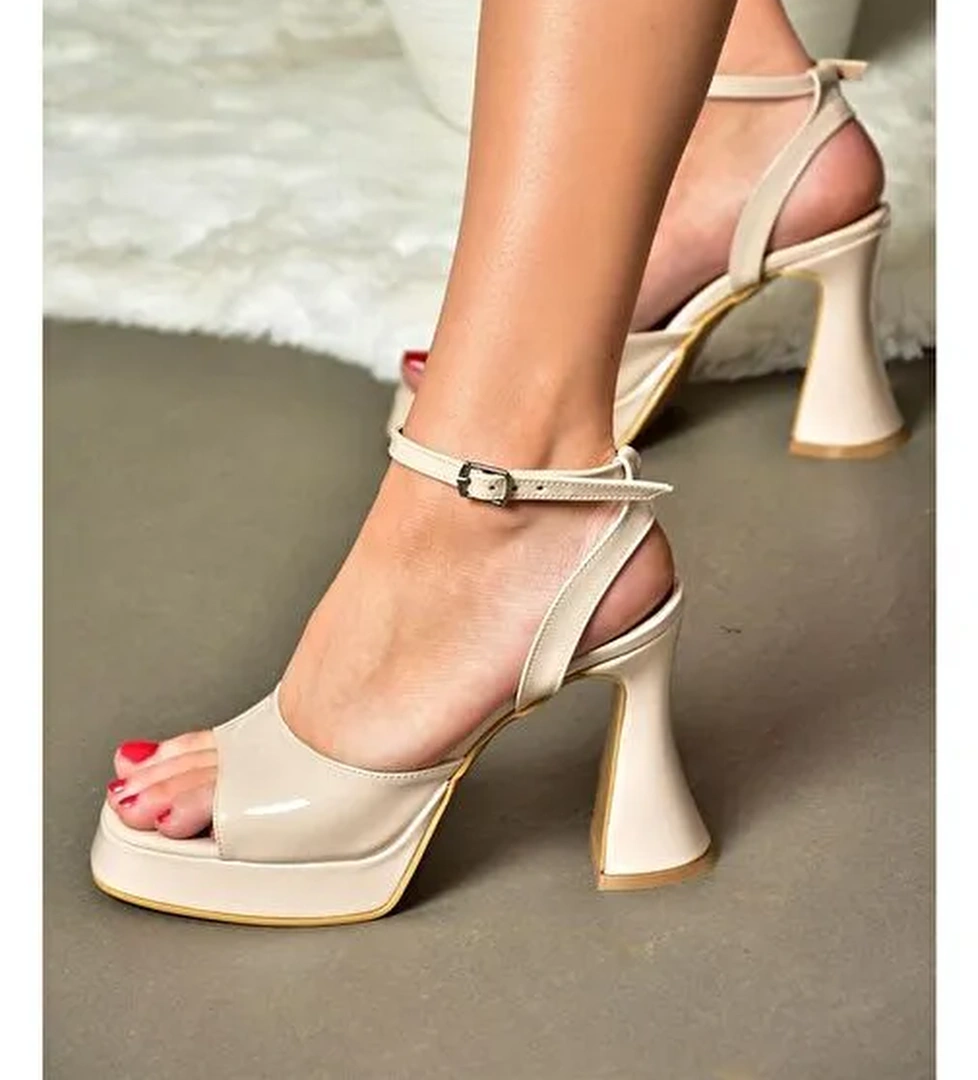 Fox Shoes Bej Kadın Rugan Topuklu Ayakkabı 11123 - Görsel 1