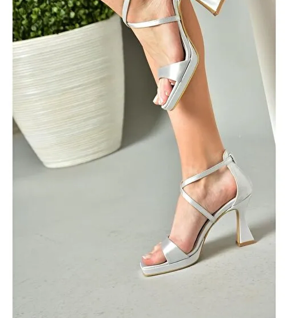 S569315404 Gümüş Kumaş Kalın Topuklu Ayakkabı - Görsel 1