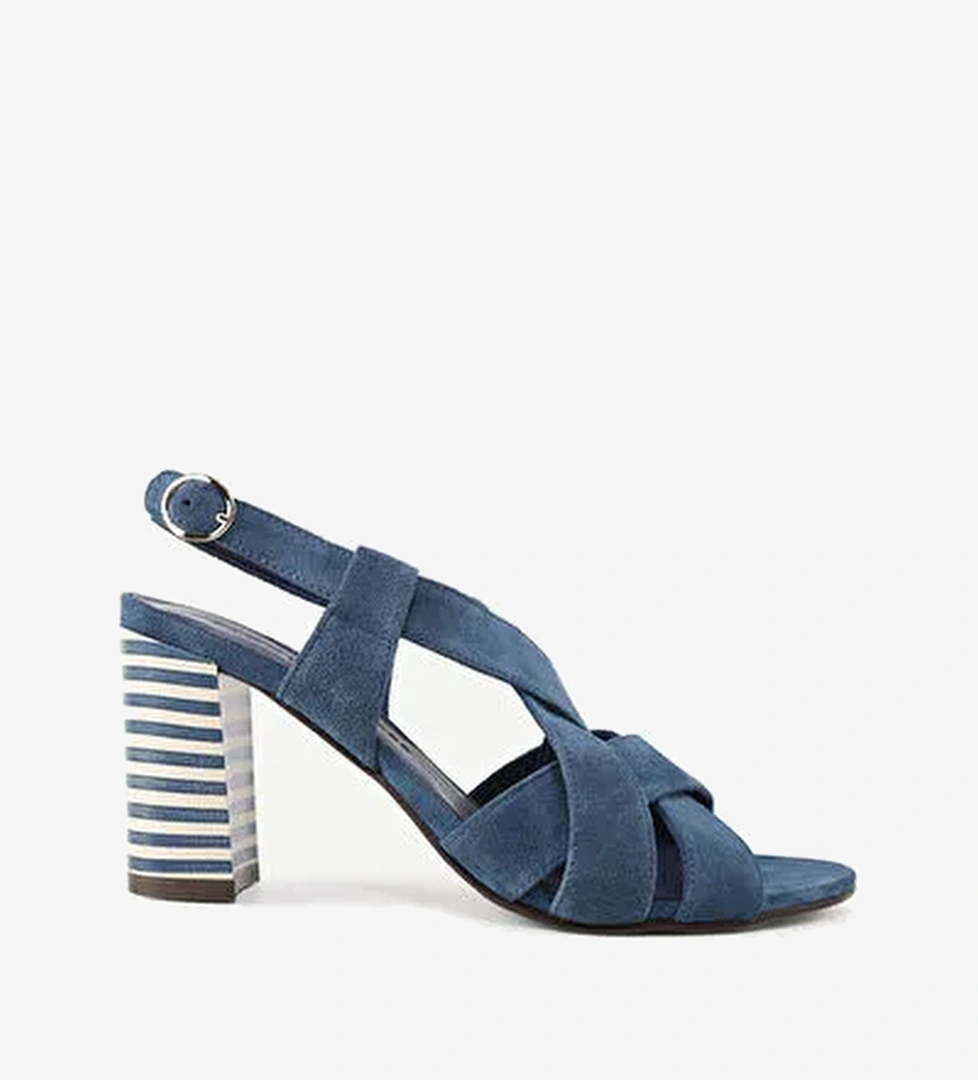 ÇAPRAZ BANTLI DERİ TOPUKLU SANDALET - Görsel 1