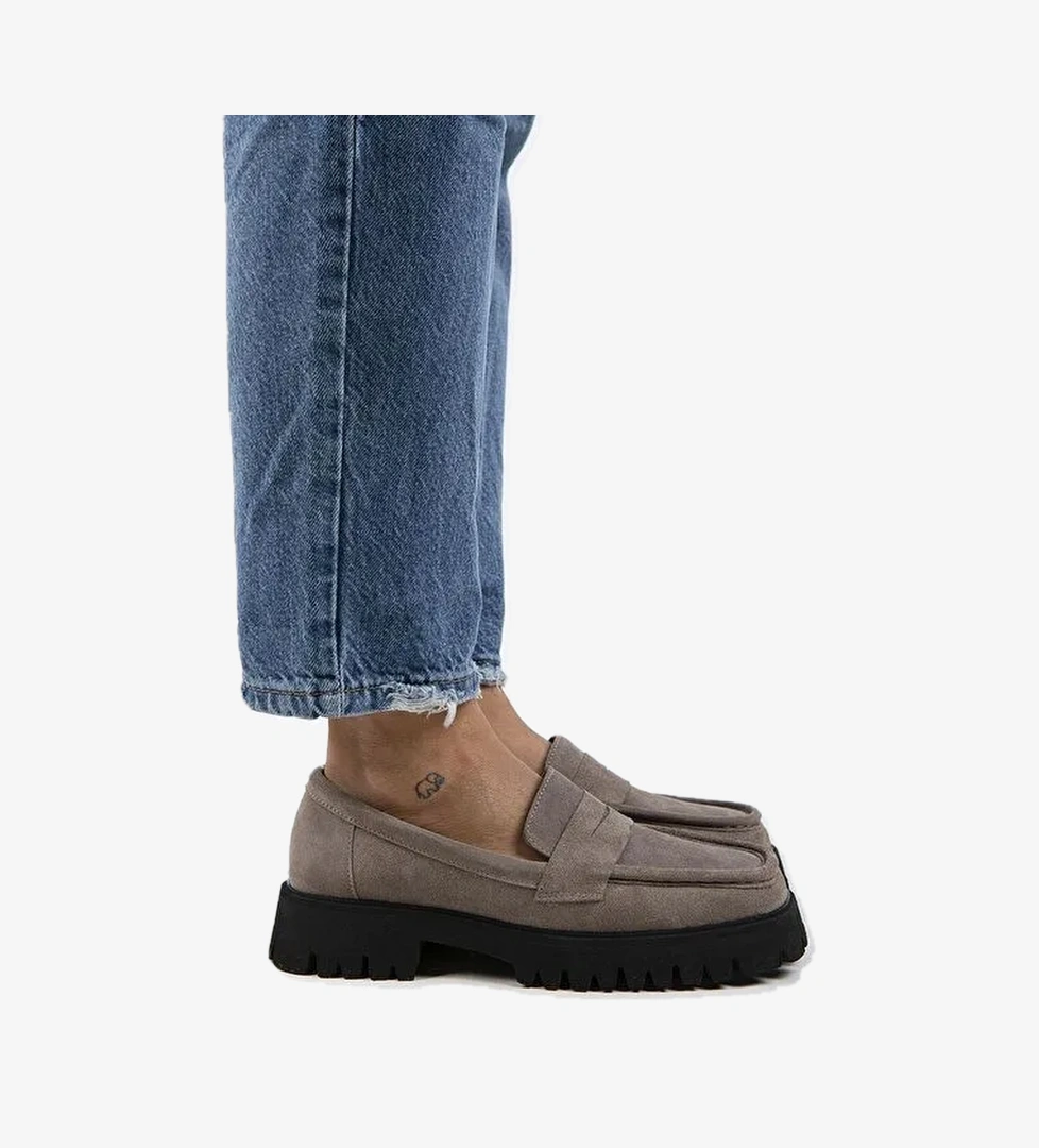 Manijero Cepmen Kadın Hakiki Deri Köşeli Loafer Vizon Süet Ayakkabı - Görsel 1