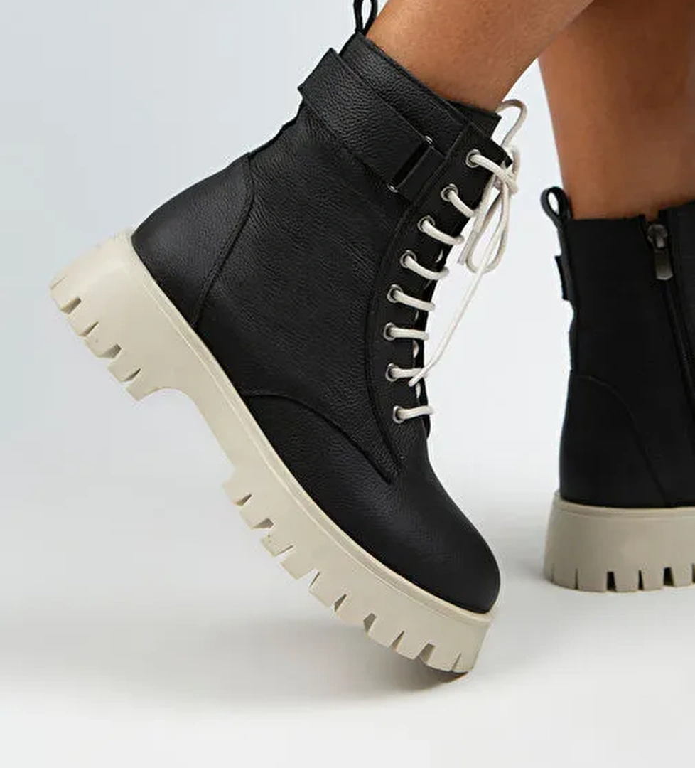 Manijero Adel Kadın Hakiki Deri Bağcıklı İçten Fermuarlı Siyah-Bej Bot - Görsel 1