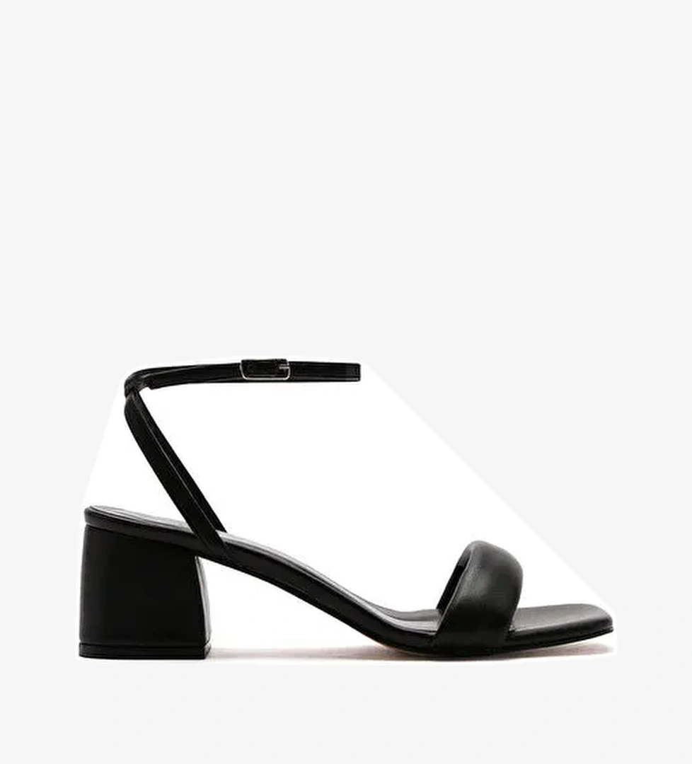 Kadın Siyah Bilekten Bantlı Kalın Topuklu Sandalet 25SFE390218 - Görsel 1