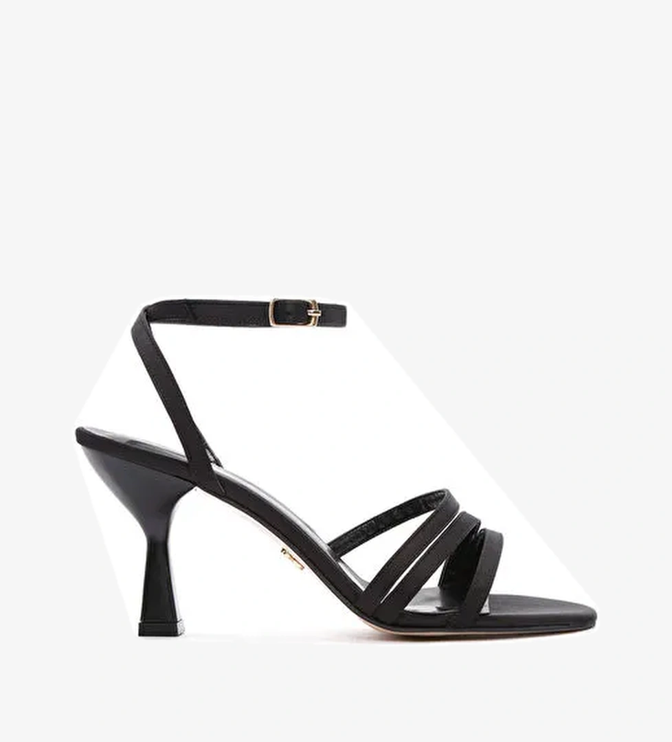 Kadın Siyah Bilekten Bantlı Topuklu Sandalet 25SFE39046F - Görsel 1