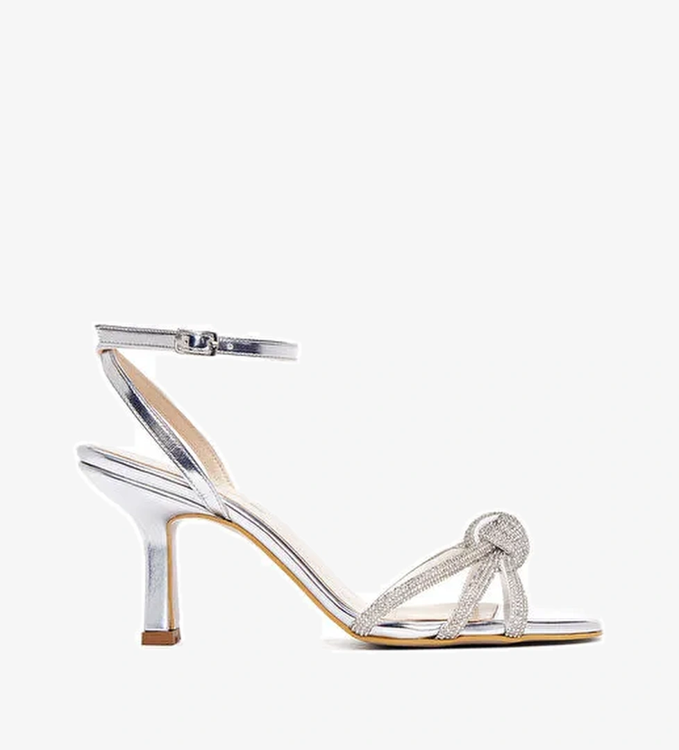 Kadın Gümüş Bilekten Tokalı Taşlı İnce Topuklu Sandalet 25SFE3901TS - Görsel 1