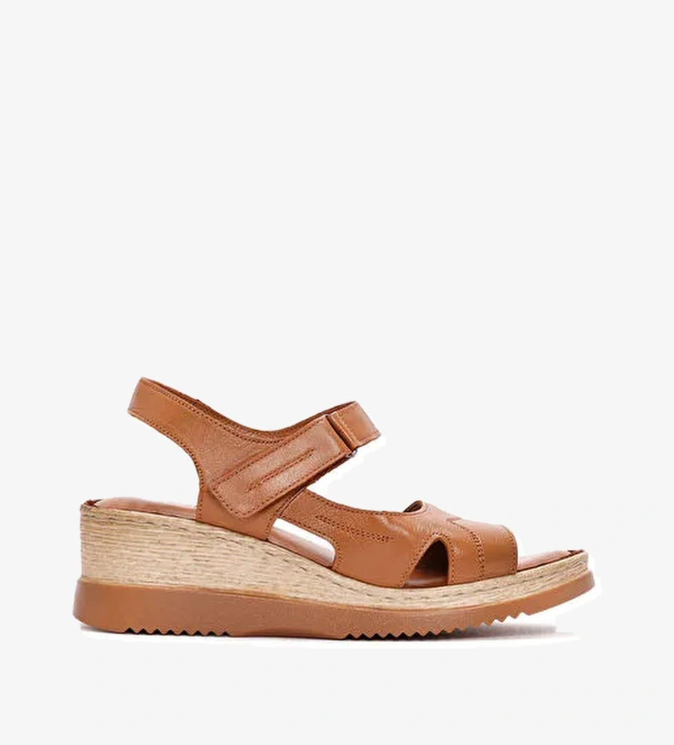 Kadın Taba Kalın Tabanlı Bilekten Bantlı Deri Comfort Sandalet 25SFD320818 - Görsel 1