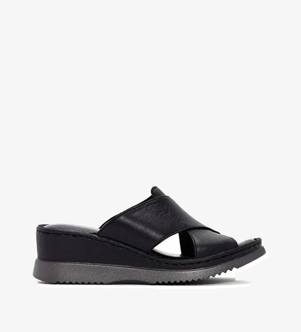 Kadın Siyah Kalın Tabanlı Deri Comfort Terlik 25SFD320118 - Görsel 1