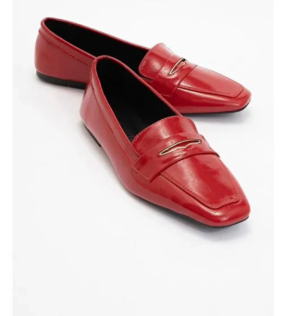 IRIDESSA Kırmızı Rugan Hakiki Deri Tokalı Küt Burun Kadın Loafer Ayakkabı - Görsel 1