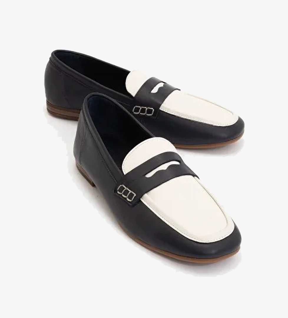 SKYE Lacivert-Beyaz Hakiki Deri Küt Burun Kadın Loafer Ayakkabı - Görsel 1