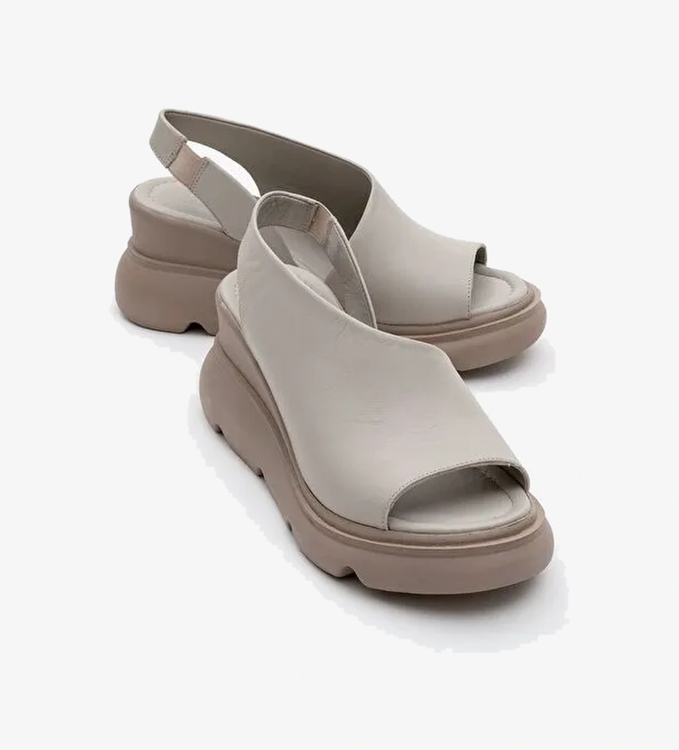 AGUSTO Taş Cilt Hakiki Deri Kadın Dolgu Topuk Sandalet - Görsel 1