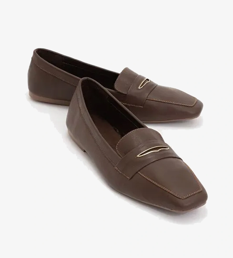 IRIDESSA Kahverengi Cilt Hakiki Deri Tokalı Küt Burun Kadın Loafer Ayakkabı - Görsel 1