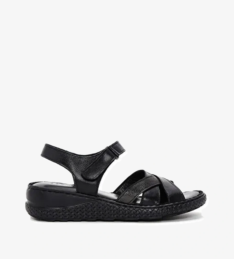 Kadın Siyah Bilekten Bantlı Deri Comfort Sandalet 25SFD320618 - Görsel 1