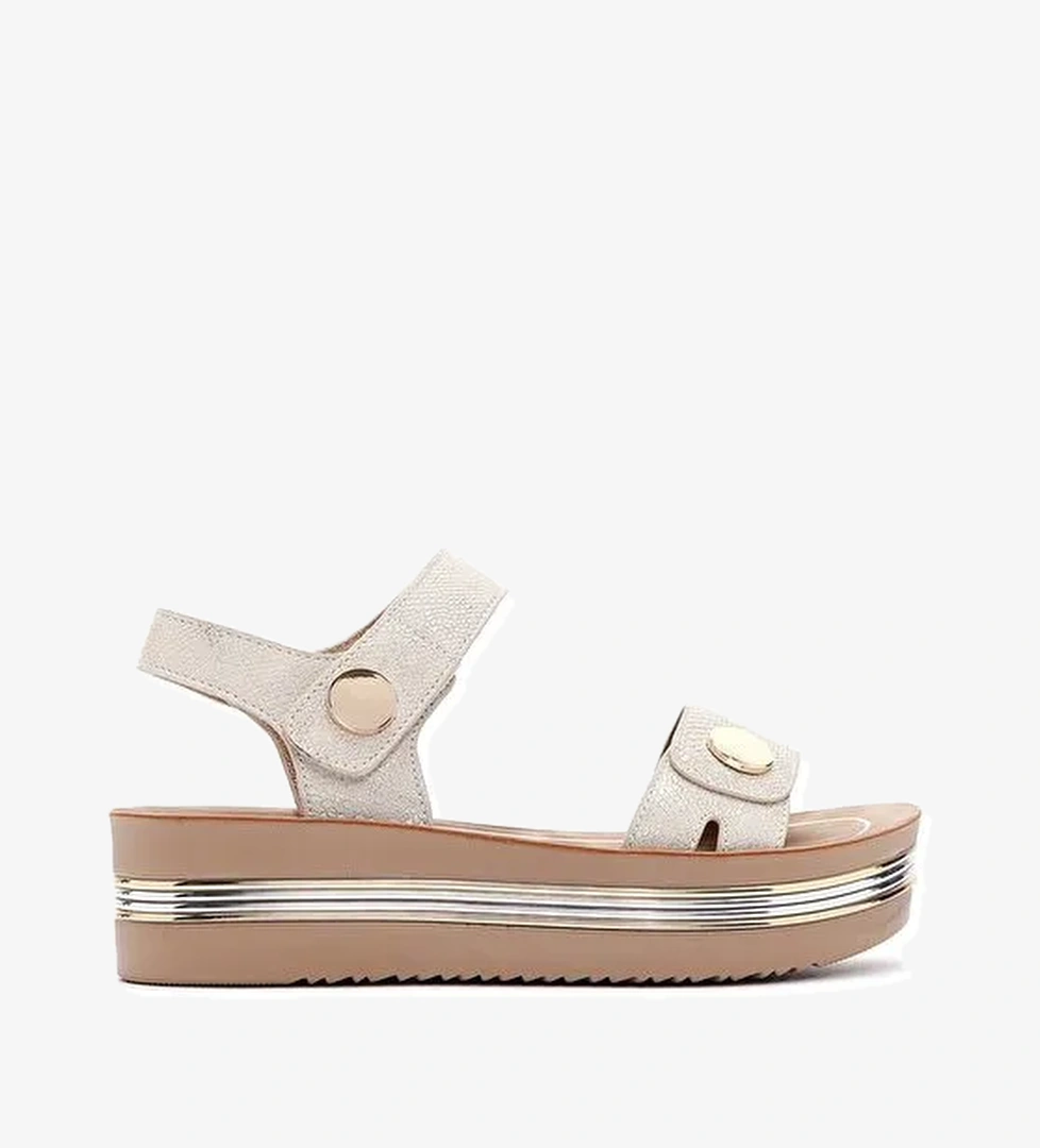 Kadın Altın Bilekten Bantlı Kalın Tabanlı Metalik Sandalet 25SFE461832 - Görsel 1