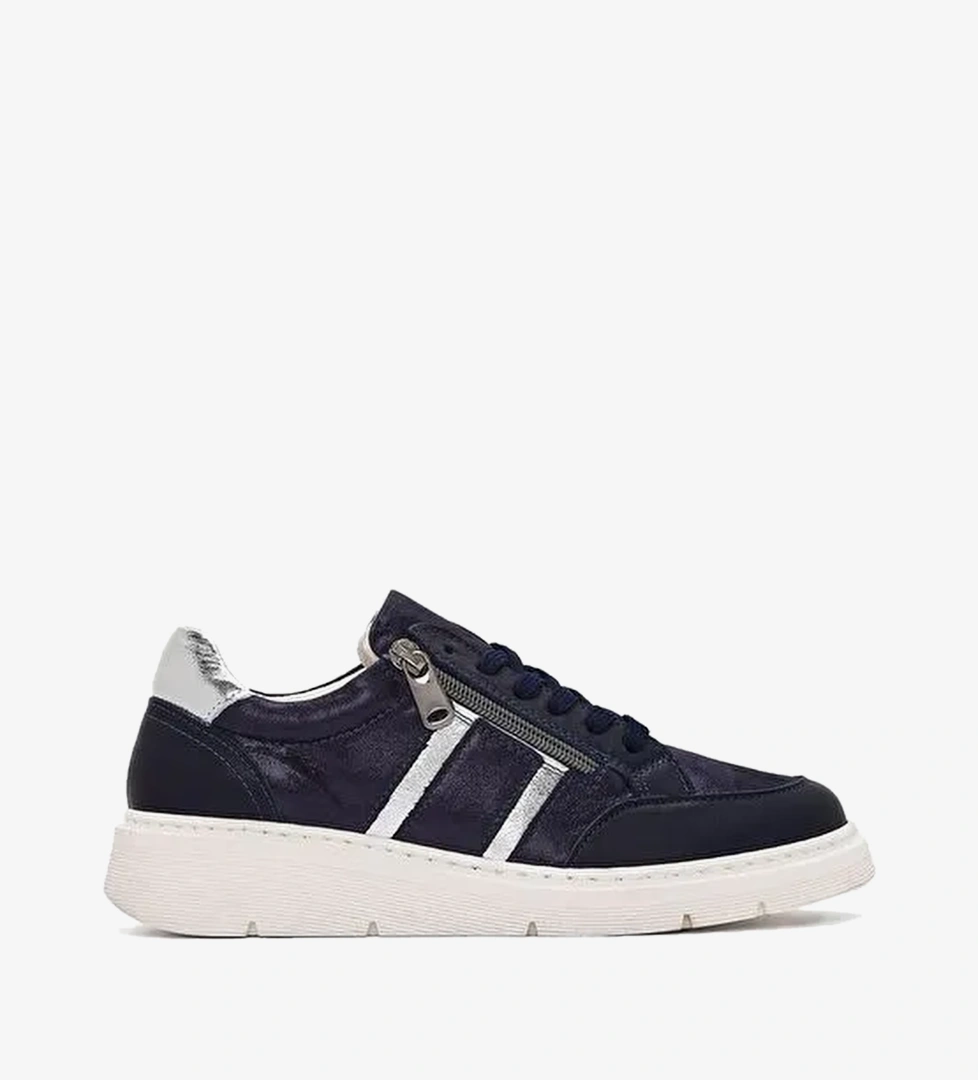 Kadın Lacivert Bağcıklı Kalın Tabanlı Deri Sneaker 25SFD371814