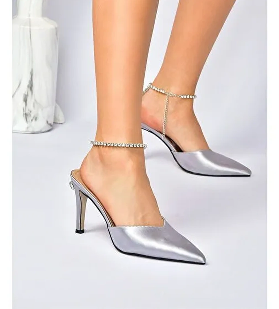 Gümüş Saten Kumaş Taş Tokalı Topuklu Ayakkabı M404010904 - Görsel 1