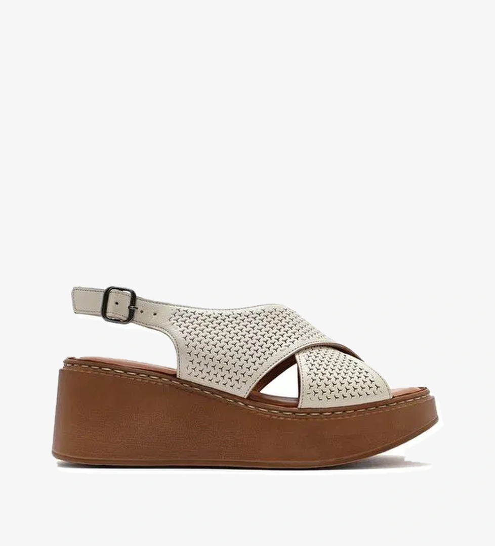 Kadın Krem Bilekten Bağlamalı Baskılı Dolgu Topuklu Deri Comfort Sandalet 25SFD342126 - Görsel 1