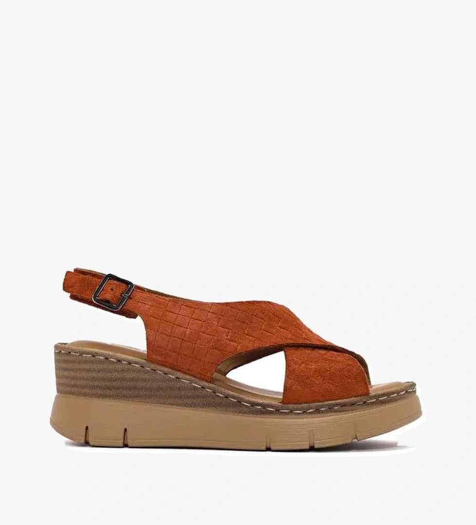 Kadın Taba Bilekten Tokalı Dolgu Topuklu Deri Comfort Sandalet 25SFD341810 - Görsel 1