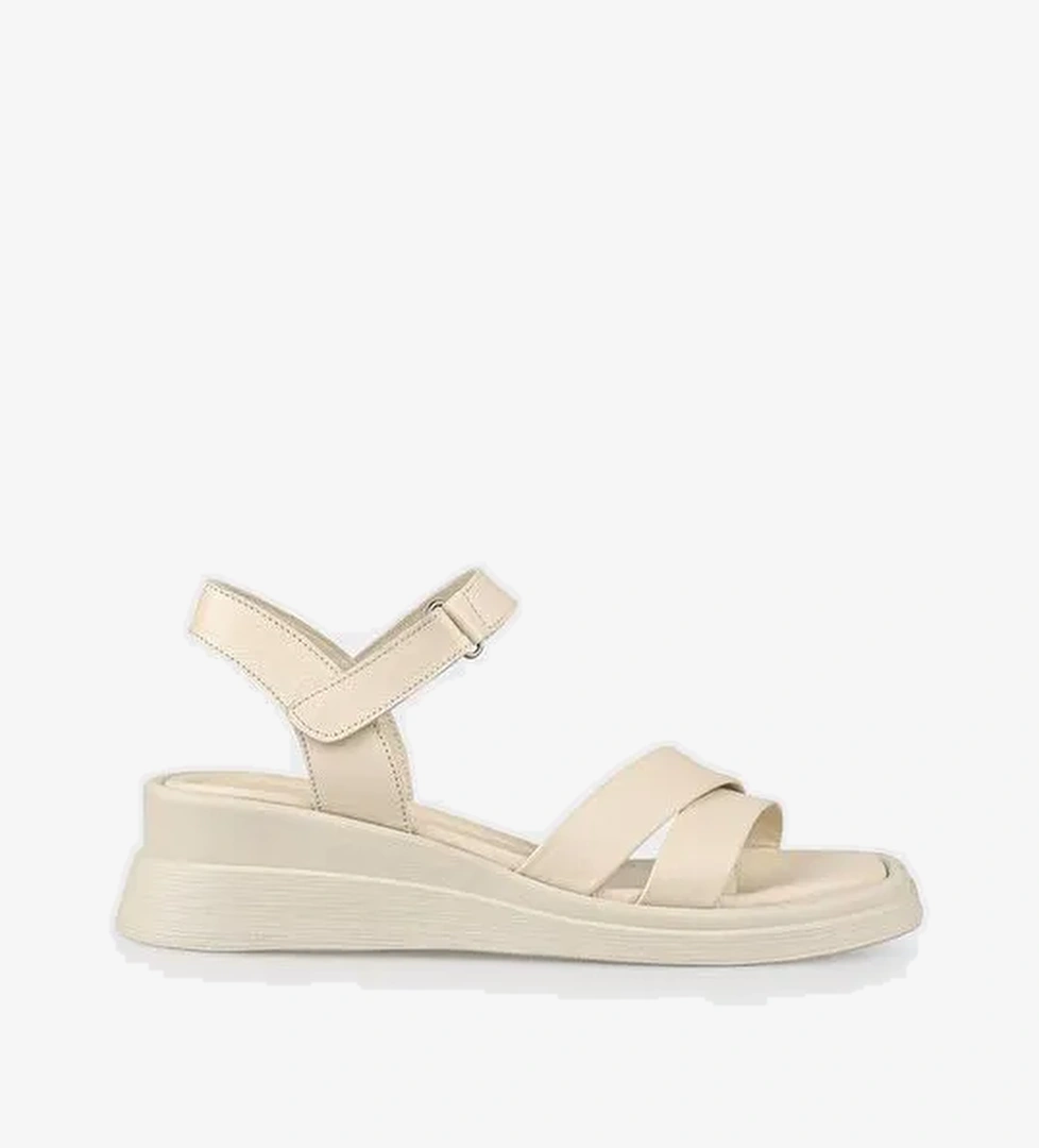 Ekru Deri Kadın Dolgu Topuk Sandalet - Görsel 1