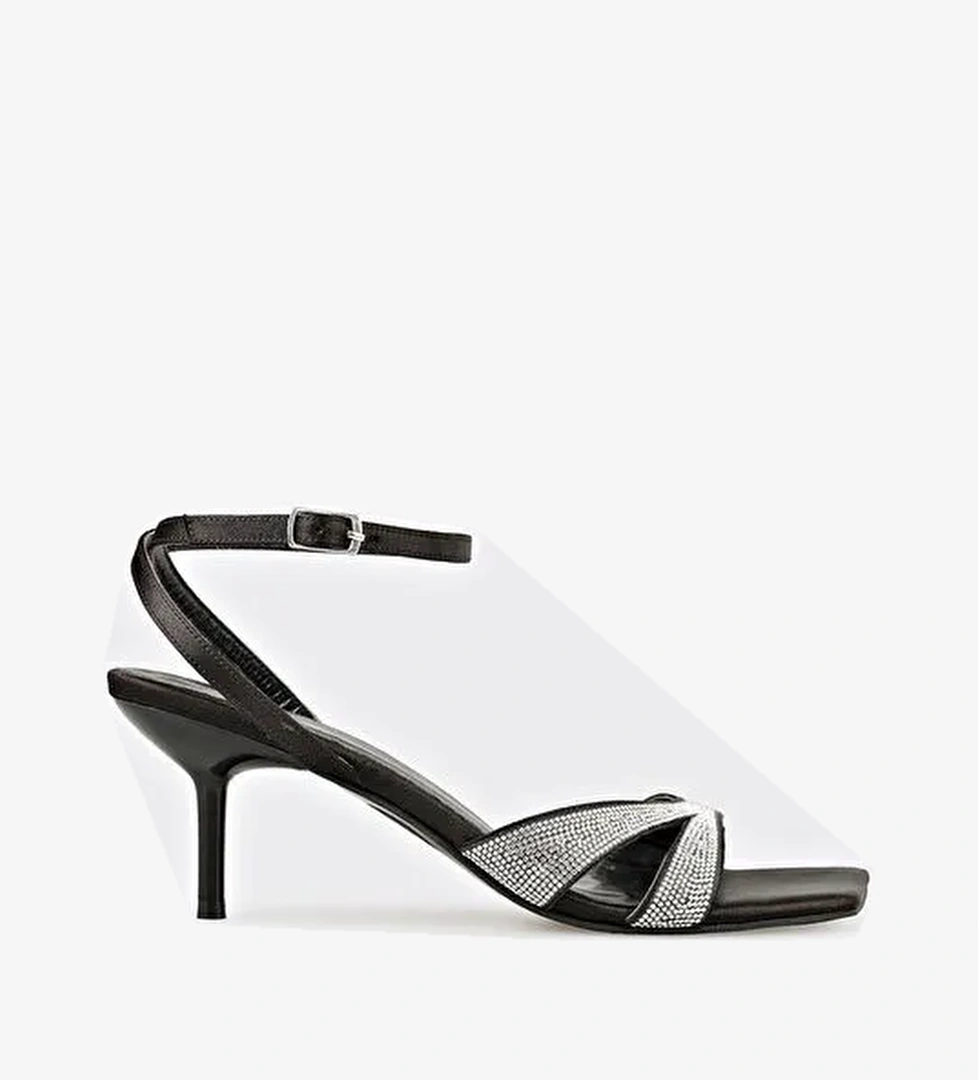 Siyah Kadın Günlük Sandalet - Görsel 1