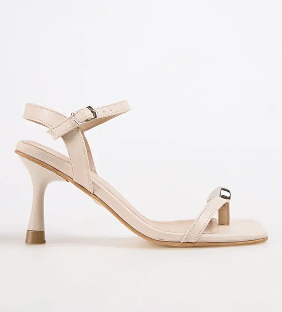 F By Fabrika F By Fabrika Siyah Bej Kadın Topuklu Ayakkabı Brigid model görseli