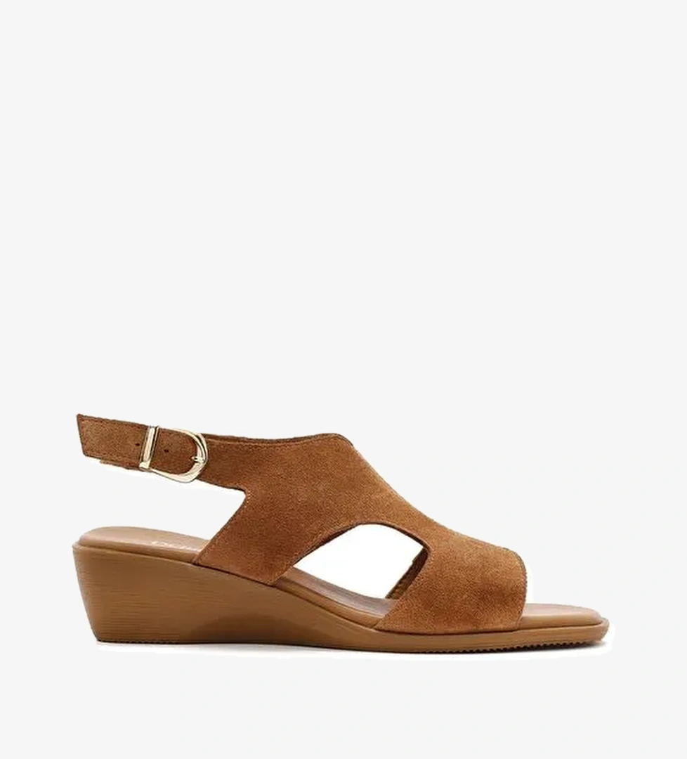 Kadın Taba Bilekten Tokalı Dolgu Topuklu Süet Deri Sandalet 25SFD153210 - Görsel 1