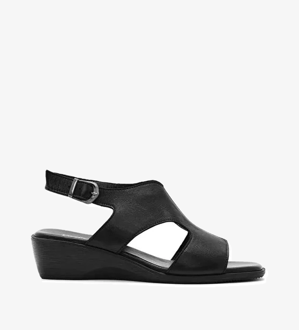 Kadın Siyah Dolgu Topuklu Deri Sandalet 25SFD153218 - Görsel 1