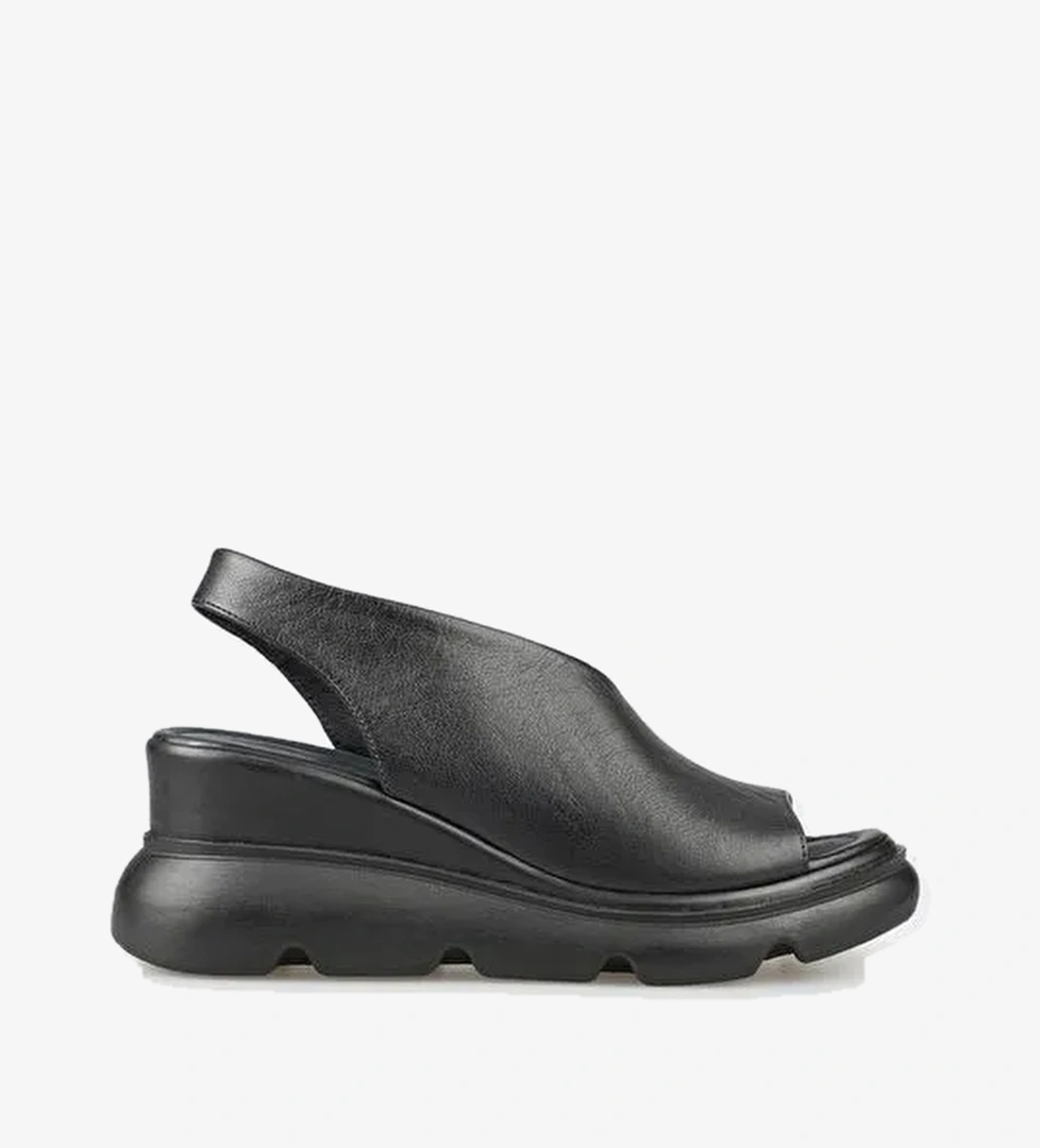 Siyah Deri Kadın Dolgu Topuklu Sandalet - Görsel 1