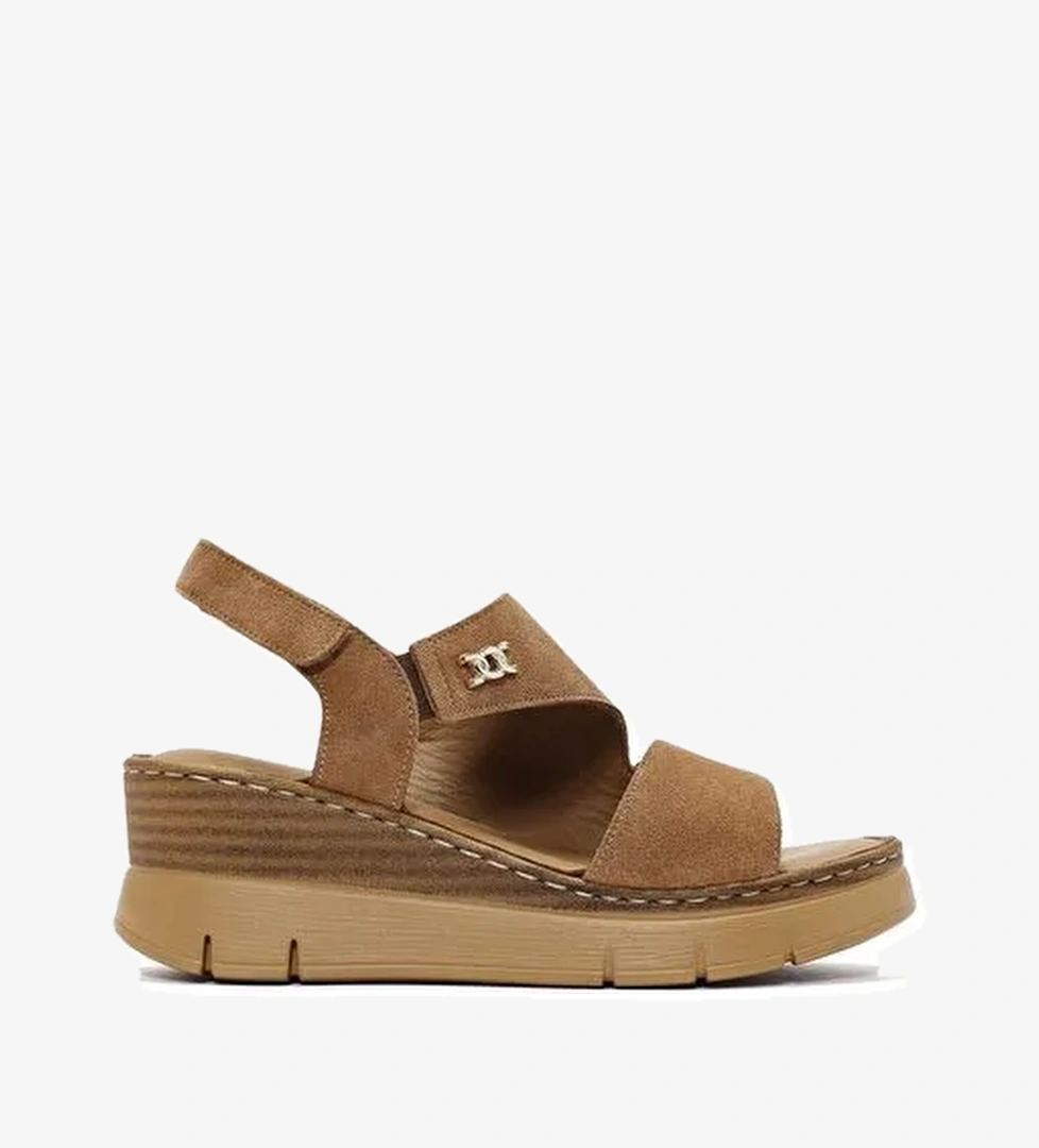 Kadın Taba Bilekten Tokalı Dolgu Topuklu Süet Deri Comfort Sandalet 25SFD342010 - Görsel 1