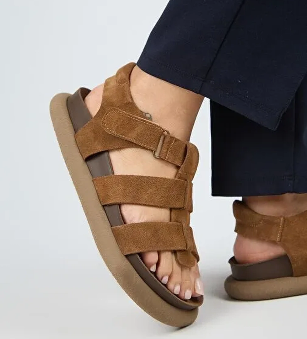 Manijero Capra Kadın Hakiki Deri Atkılı Cırtlı Taba Sandalet - Görsel 1