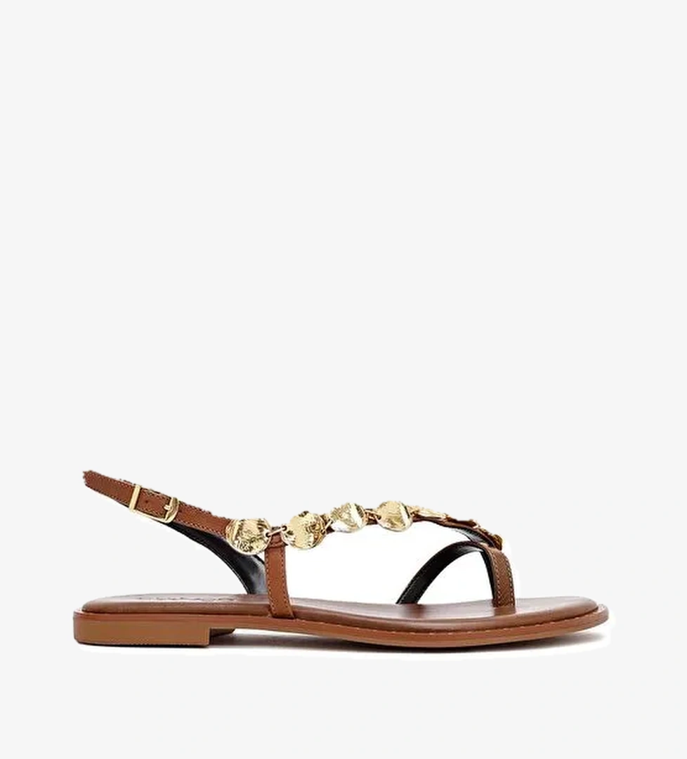 Kadın Kahverengi Metal Detaylı Parmak Arası Deri Sandalet 25SFD483214 - Görsel 1