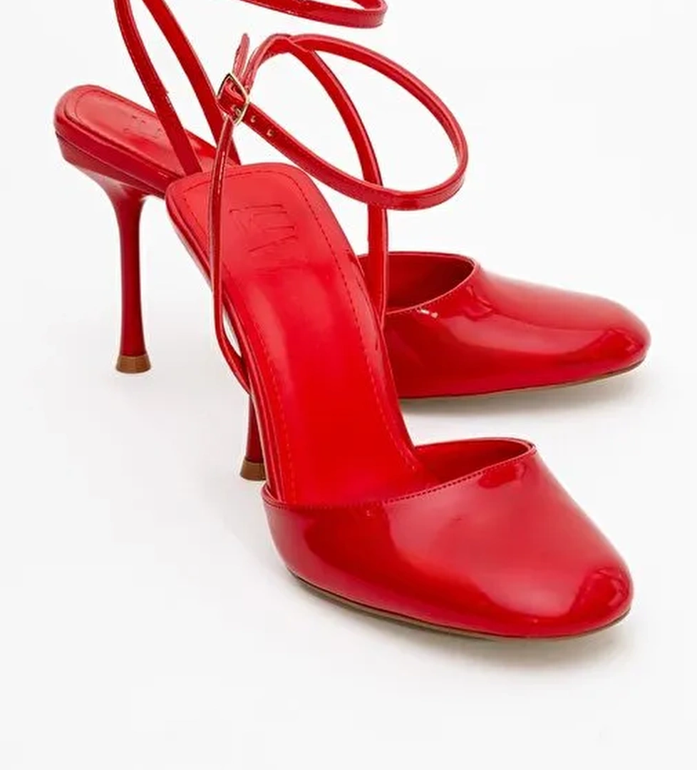 BLUES Kırmızı Rugan Yuvarlak Burun Bilekten Bağlamalı Kadın Yüksek Topuklu Ayakkabı - Görsel 1