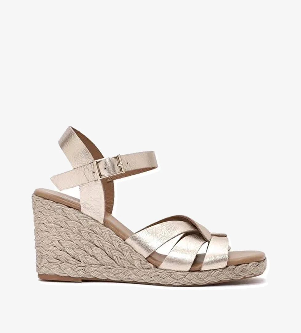 Kadın Altın Bilekten Tokalı Dolgu Topuklu Metalik Deri Espadril Sandalet 25SFD153332 - Görsel 1