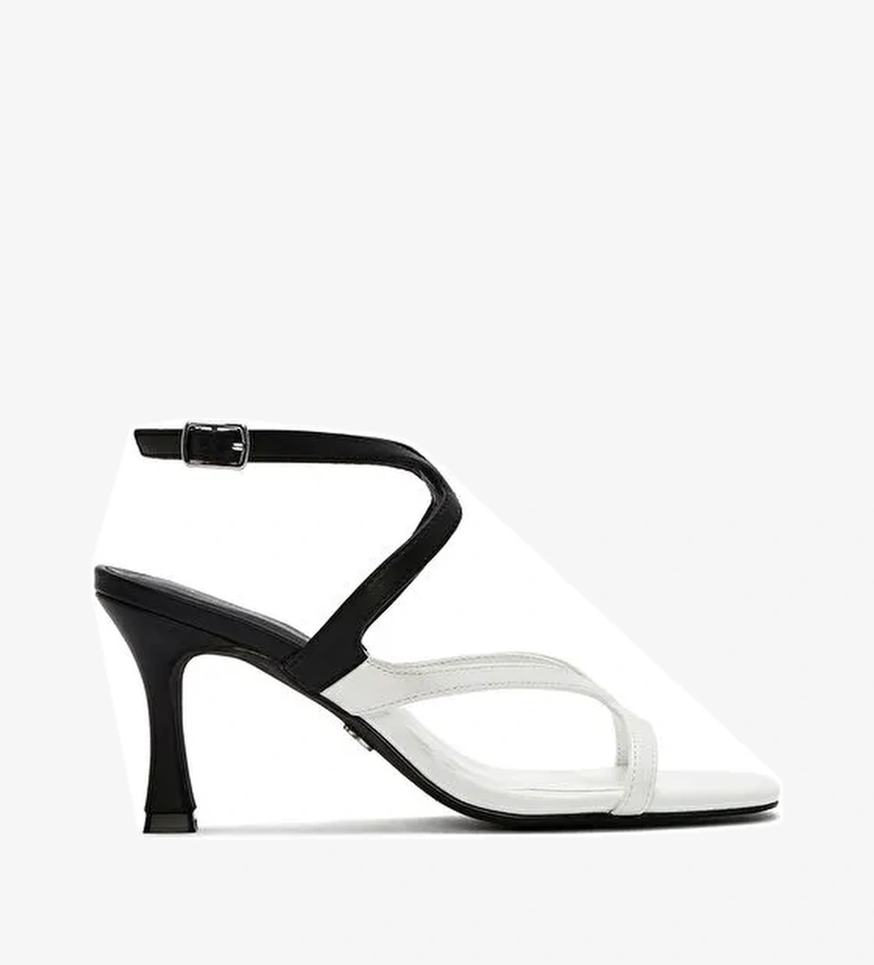 Kadın Siyah Bilekten Tokalı İnce Topuklu Sandalet 25SFD442718 - Görsel 1