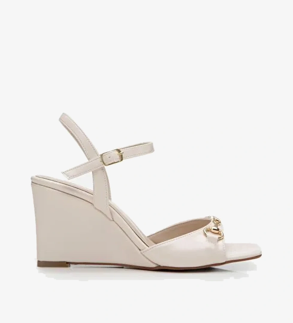 Kadın Bej Tokalı Dolgu Topuklu Sandalet - Görsel 1