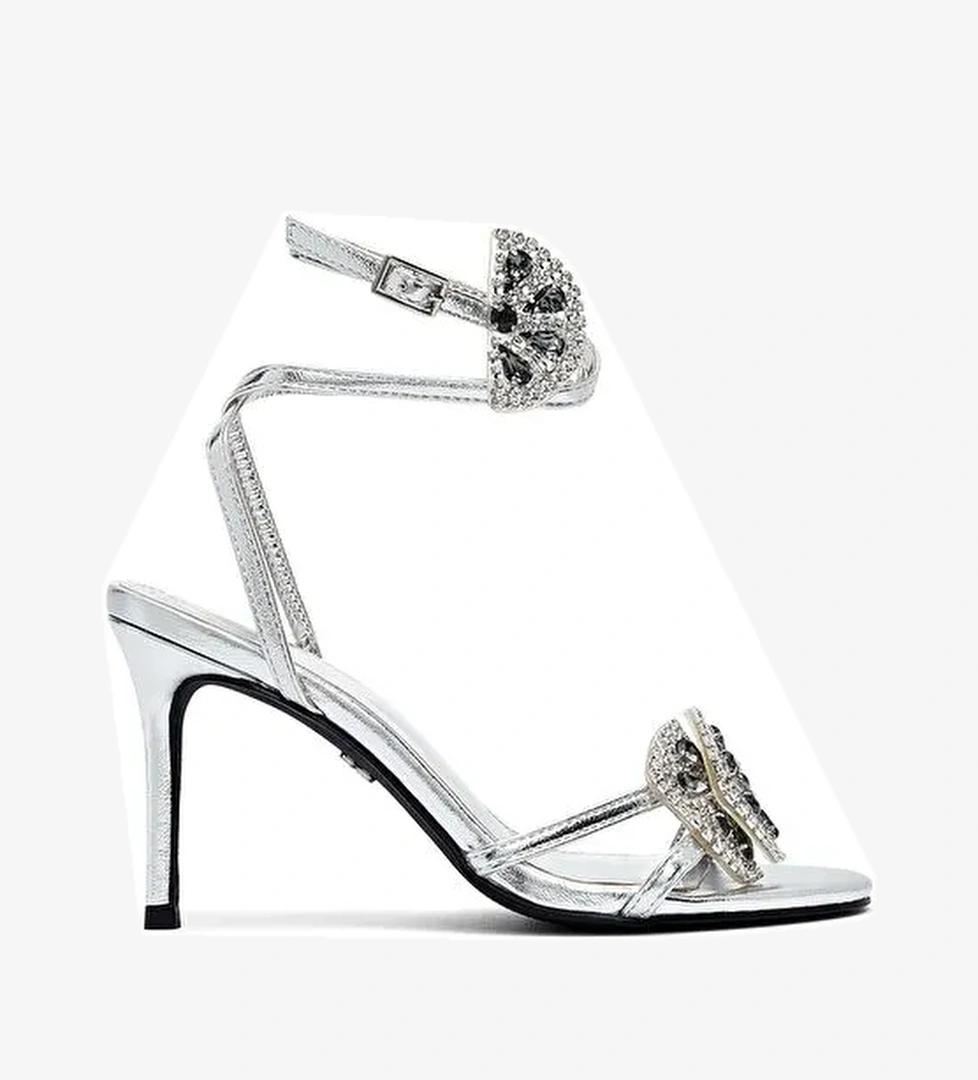 Kadın Gümüş Bilekten Tokalı Taşlı İnce Topuklu Sandalet 25SFE481932 - Görsel 1