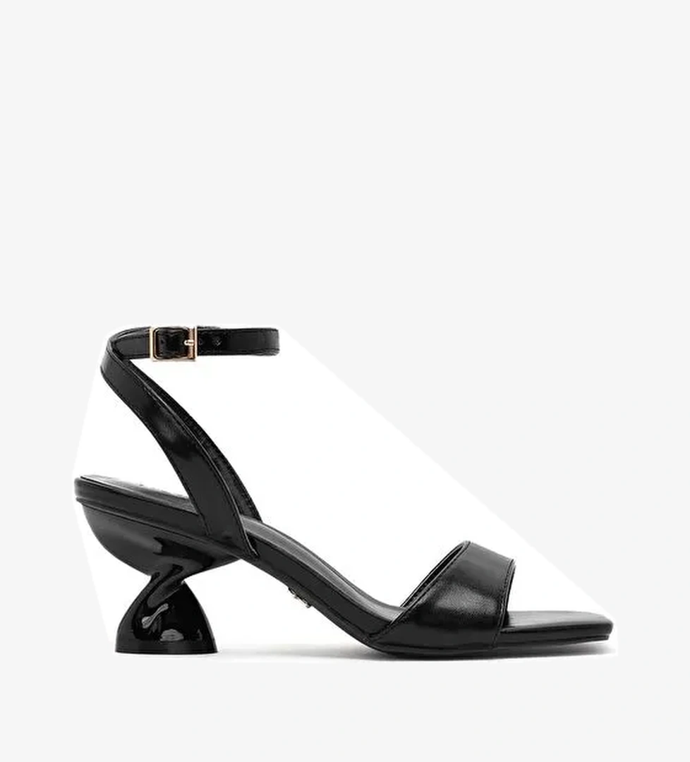 Kadın Siyah Bilekten Tokalı Kalın Topuklu Sandalet 25SFE451618 - Görsel 1