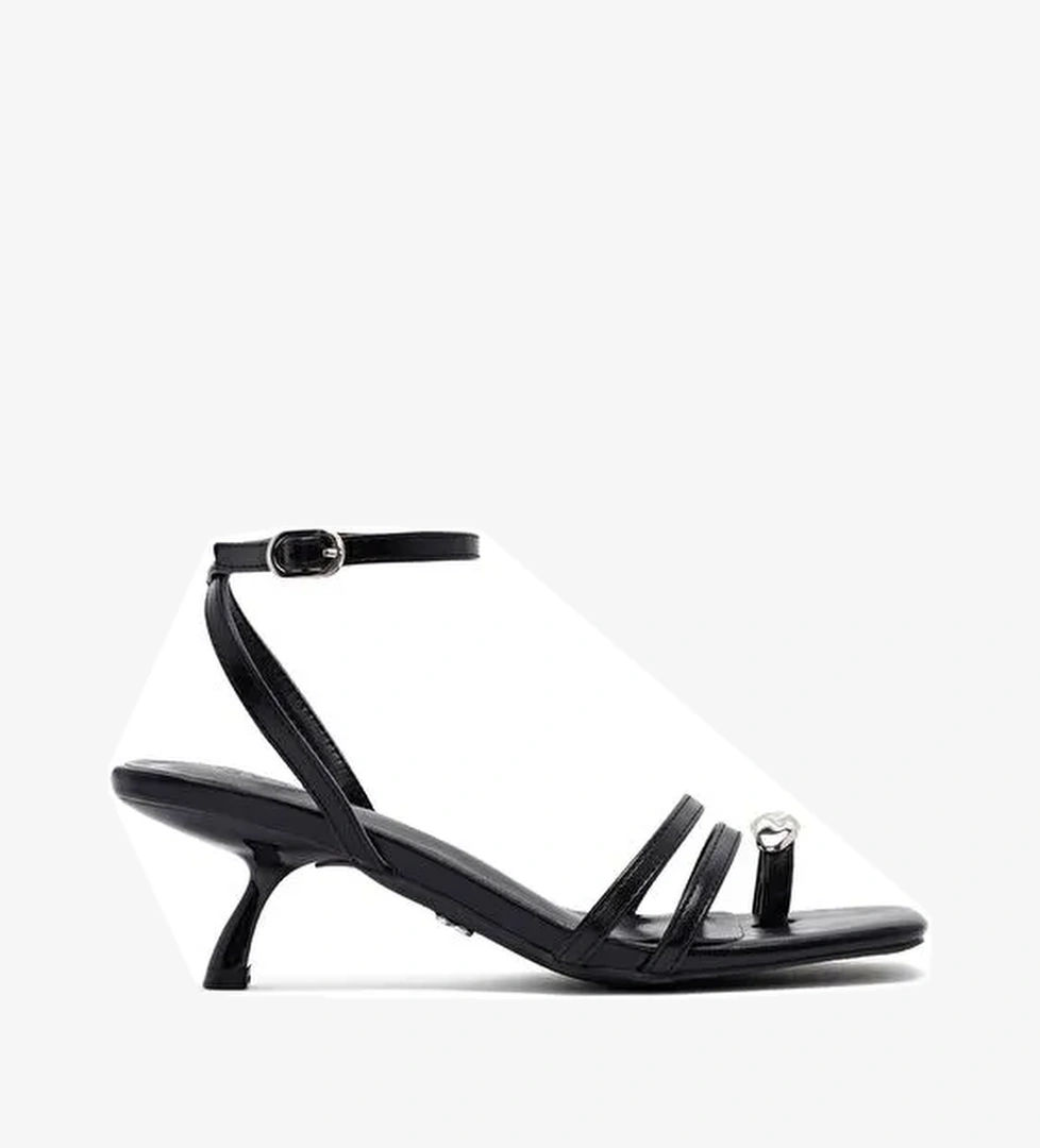 Kadın Siyah Bilekten Tokalı Kısa İnce Topuklu Sandalet 25SFE451518 - Görsel 1