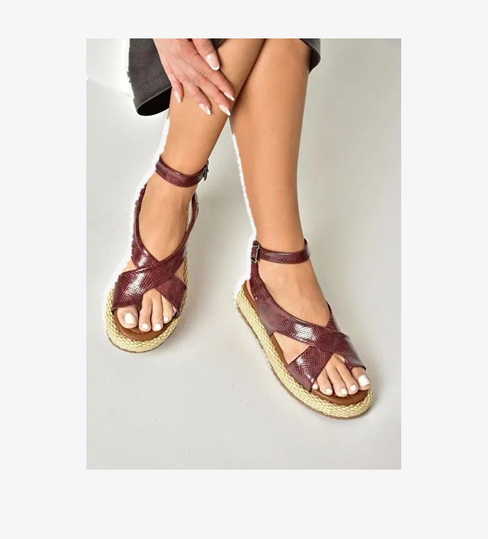 U973264507 Bordo Yılan Baskı Kadın Sandalet - Görsel 1