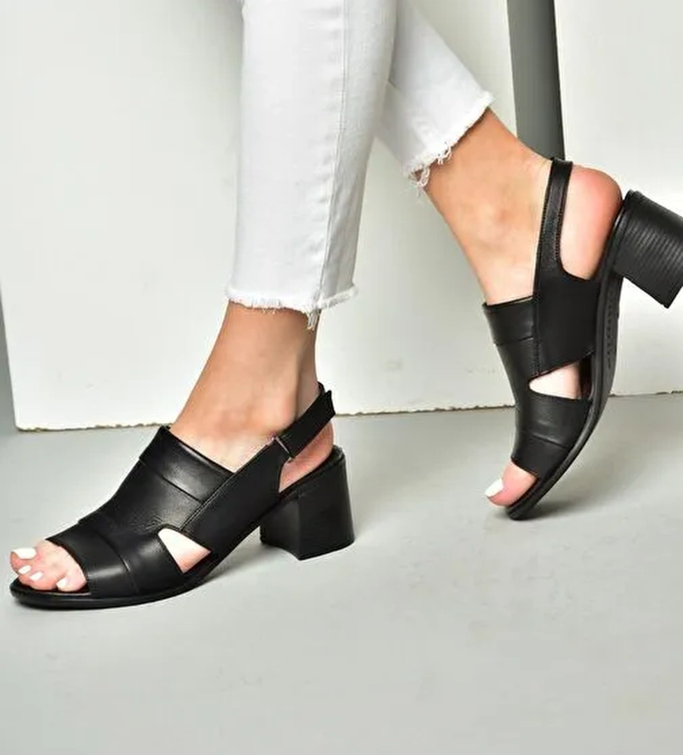 P555452303 Siyah Hakiki Deri Kalın Topuklu Kadın Sandalet - Görsel 1