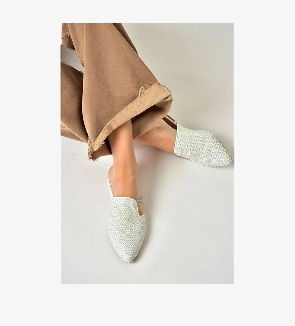 P820031417 Beyaz Hasır Taş Detaylı Kadın Terlik - Görsel 1