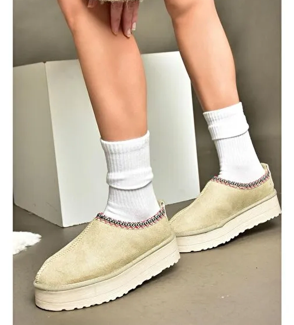 R612047302 Bej Süet İçi Tüylü Kalın Tabanlı Kadın Terlik - Görsel 1