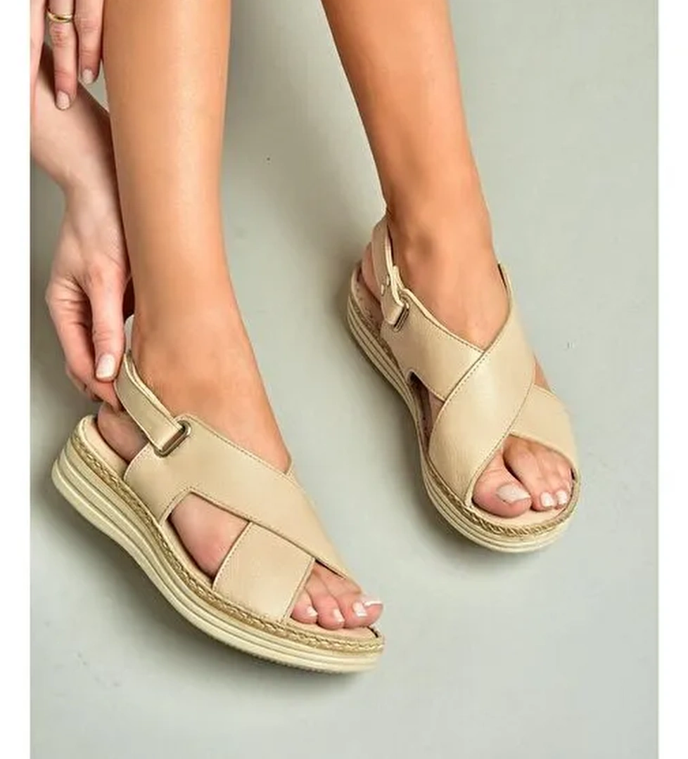 U555240503 Bej Hakiki Deri Kadın Sandalet - Görsel 1