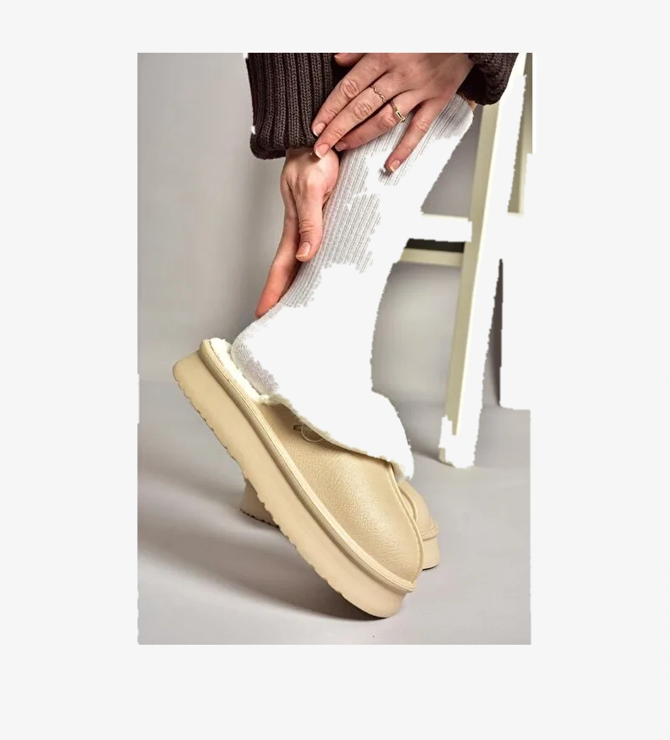 T918264209 Bej İçi Peluş Kadın Terlik - Görsel 1