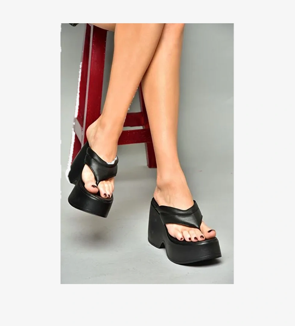 S973401709 Siyah Dolgu Tabanlı Parmak Arası Kadın Terlik - Görsel 1