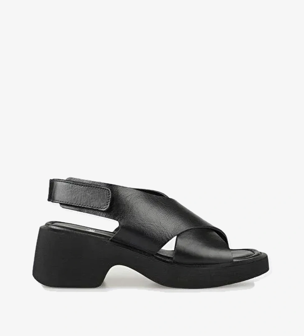 Siyah Deri Kadın Günlük Sandalet - Görsel 1