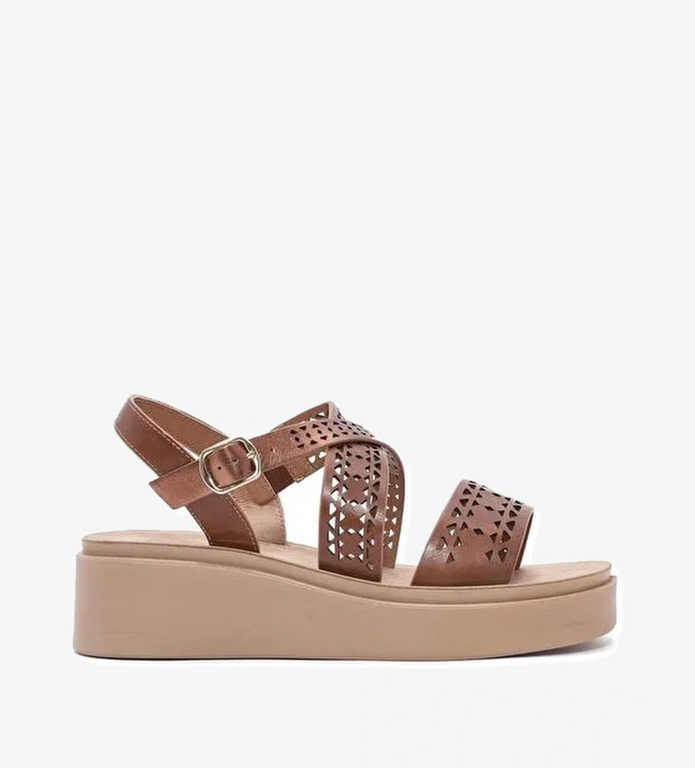 Kadın Bronz Bilekten Tokalı Kalın Tabanlı Sandalet 25SFE465818 - Görsel 1